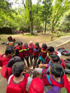 Family Gathering SMK YPIA Cimanggu 2025 Body Rafting Citumang 4