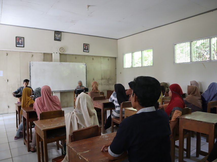 Penyerahan Raport Semester Gasal 2025-2026 SMK YPIA Cimanggu Kelas XI