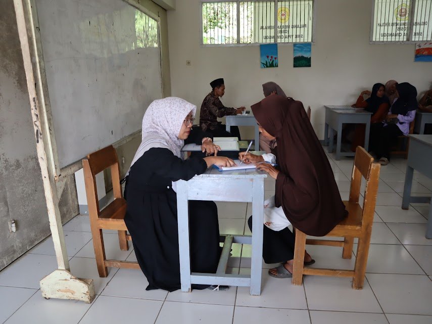 Penyerahan Raport Semester Gasal 2025-2026 SMK YPIA Cimanggu X TKR