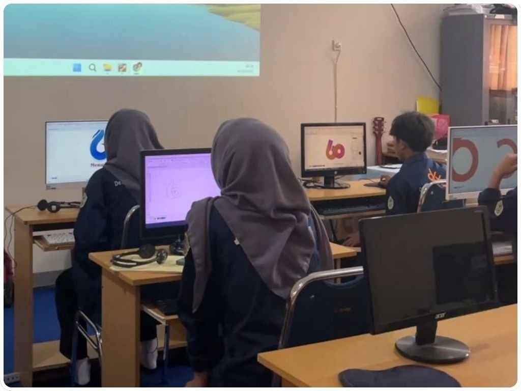 Proses desain workshop sablon kaos DTF