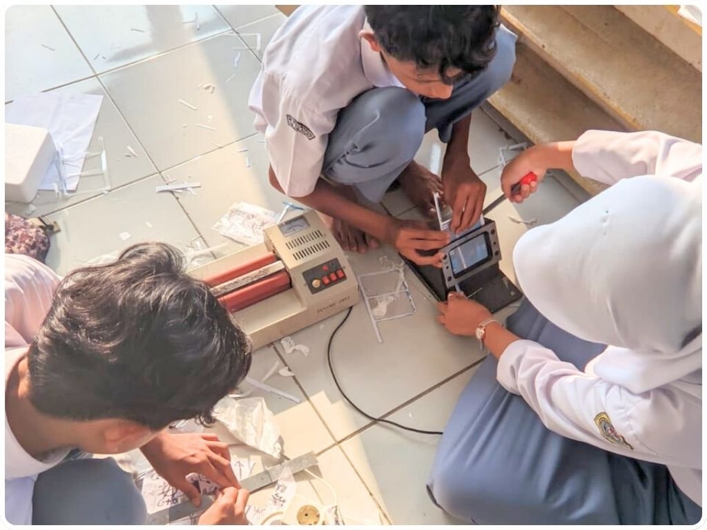 workshop produksi produk percetakan finishing produksi id card